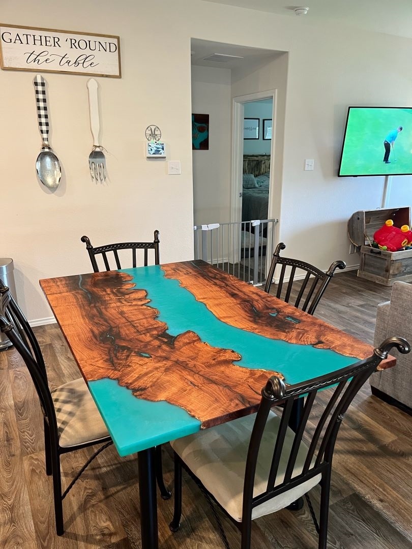 River Pour Table 1